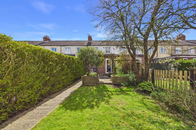 3 bed property, in Lynton Avenue, £135,000