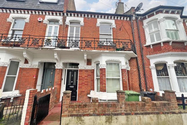 1 bed property, in Hartismere Road, £265,000