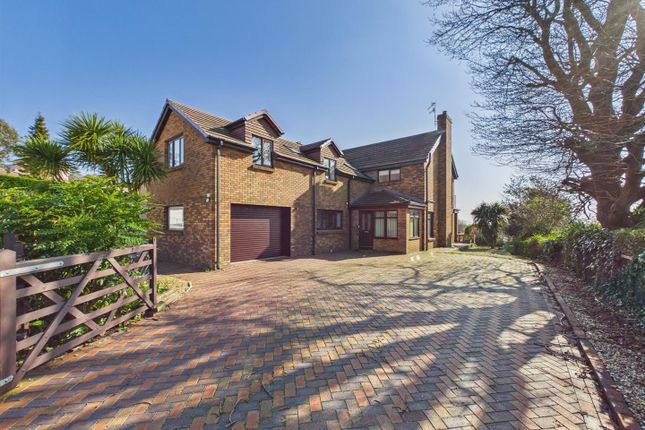 4 bed property, in Llys Y Coed, £475,000