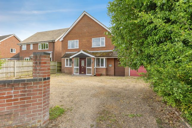 5 bed property, in Fifers Lane, £450,000