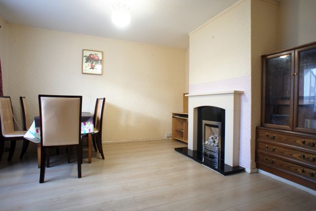 3 bed property, in Carr Hill Road, £135,000