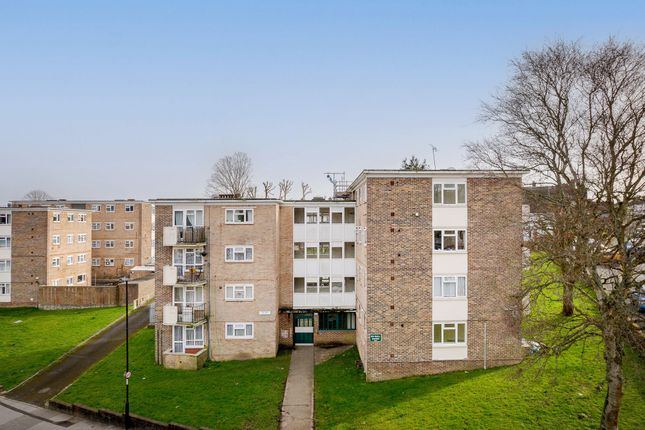 3 bed property, in Warren Avenue, £270,000