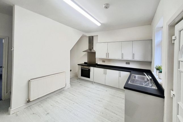 2 bed property, in Lower St. Stephen Street, £120,000
