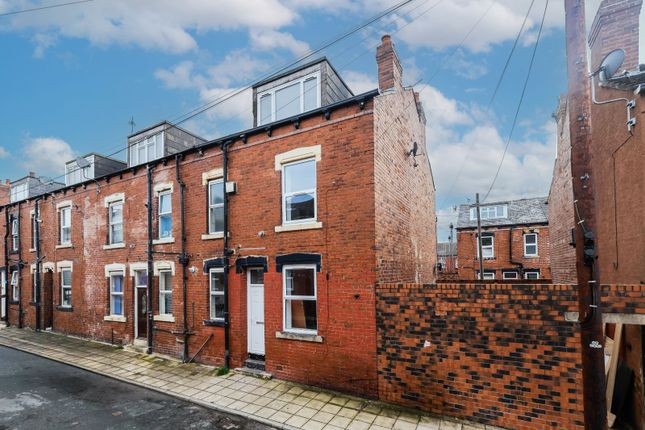 2 bed property, in Claremont Place, £115,000