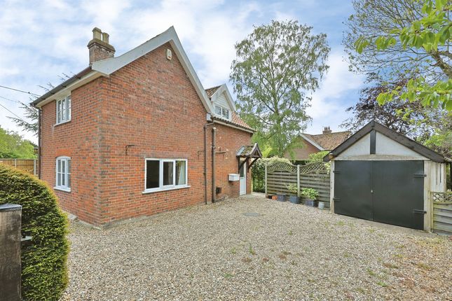 2 bed property, in Wymondham Road, £300,000