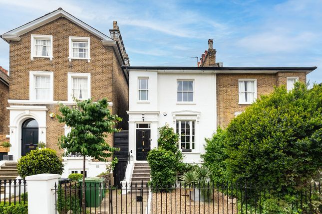 2 bed property, in Stockwell Park Crescent, £1,695,000