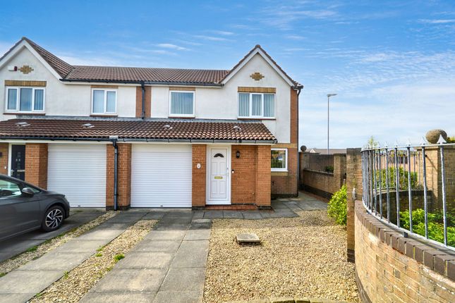 3 bed property, in Priory Park, £190,000