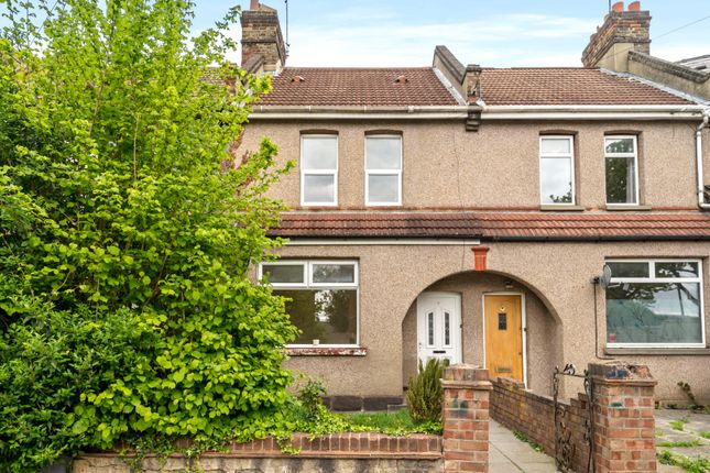 2 bed property, in Brampton Road, £595,000