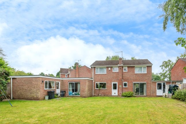 4 bed property, in Penwood Heights, £625,000