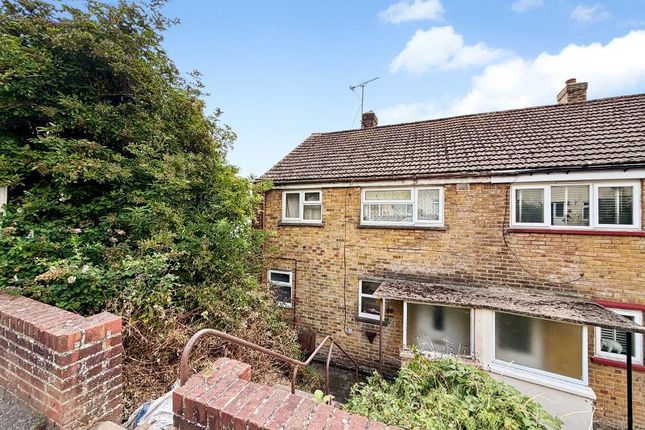 2 bed property, in St Davids Avenue, £150,000