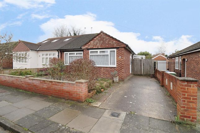 2 bed property, in Foresters Crescent, £425,000