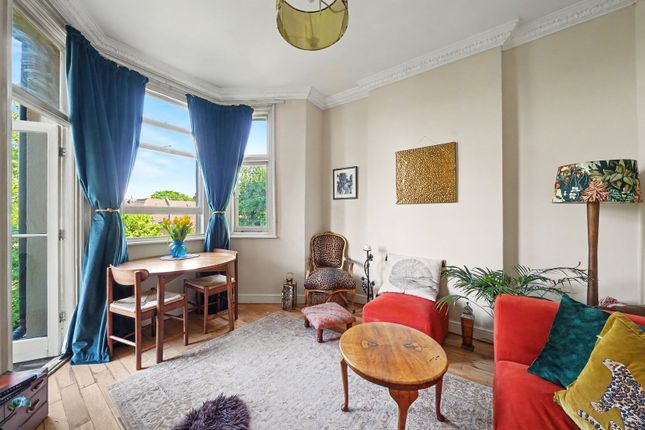 1 bed property, in Raisbeck Court SE21, £300,000