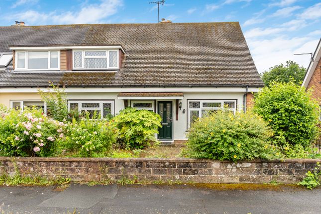 2 bed property, in Gloucester Close, £500,000