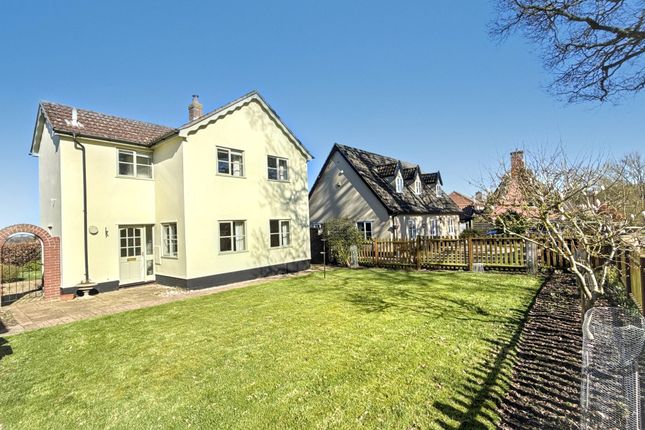3 bed property, in Half Moon Lane, £415,000