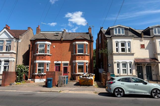 1 bed property, in 87 Bessborough Road, £165,000