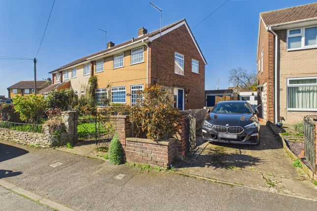 3 bed property, in Cornwall Close, £480,000