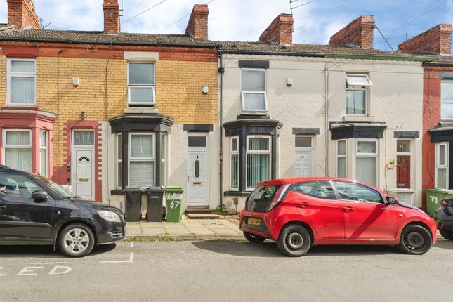 2 bed property, in Moorland Road, £97,000