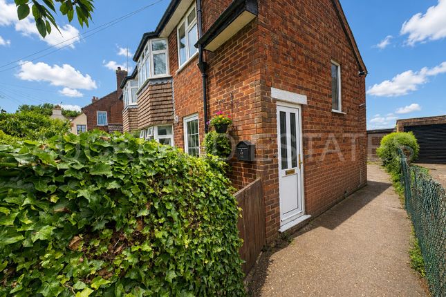 1 bed property, in Blackhorse Lane, £275,000