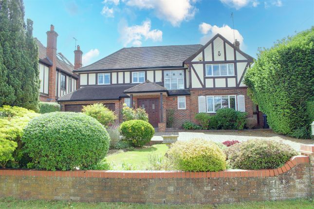4 bed property, in Brookmans Avenue, £1,850,000