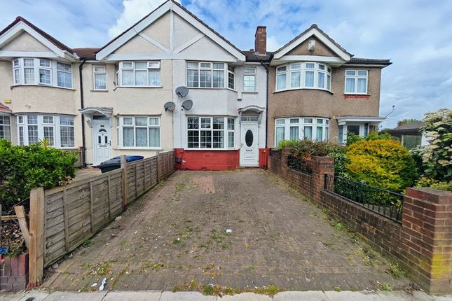 2 bed property, in Mandeville Road, £475,000