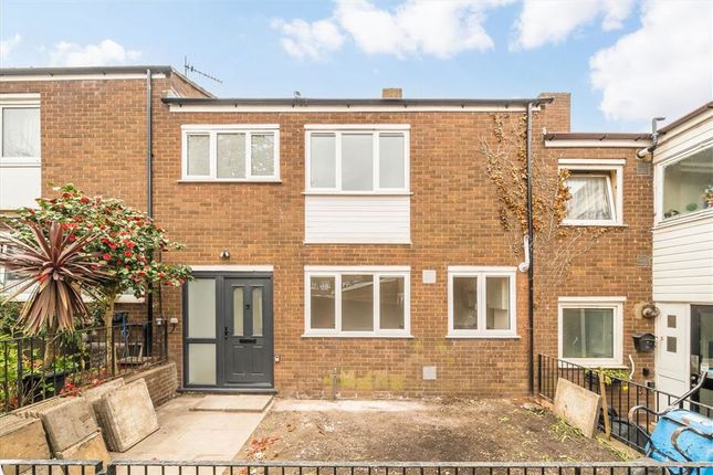 3 bed property, in Nectarine Way, £550,000