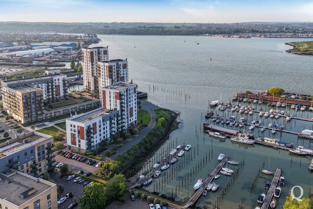 1 bed property, in Pearl Lane, £160,000