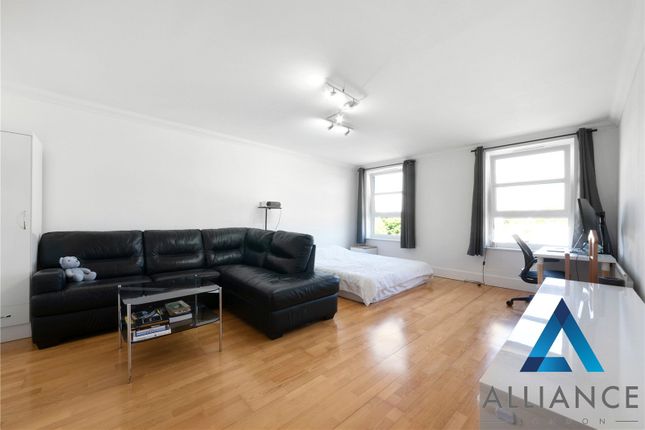 1 bed property, in Narrow Street, £470,000