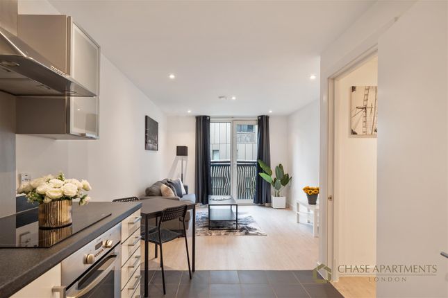 1 bed property, in Wood House, £447,000