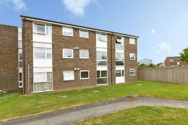 1 bed property, in Cornflower Drive, £115,000