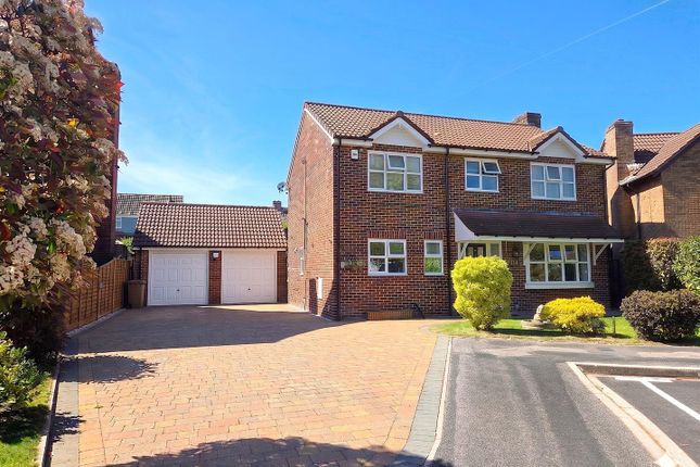 4 bed property, in Laurel Gardens, £725,000