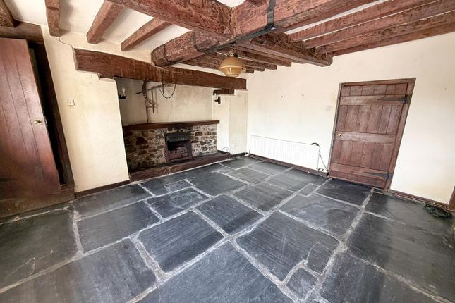 4 bed property, in Penybontfawr, £400,000