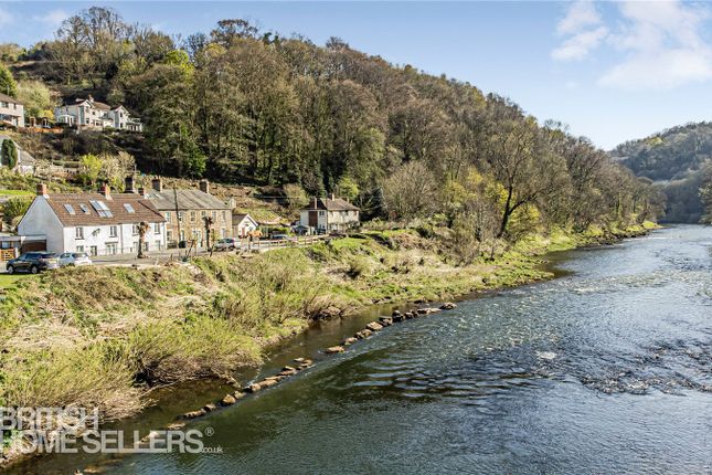 4 bed property, in Redbrook, £450,000