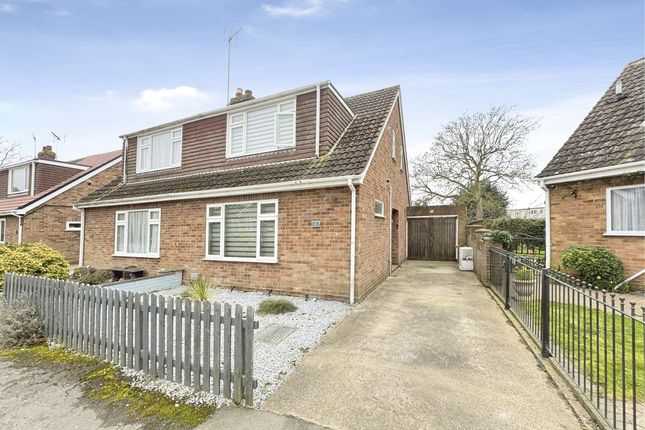 2 bed property, in Windsor Court, £305,000