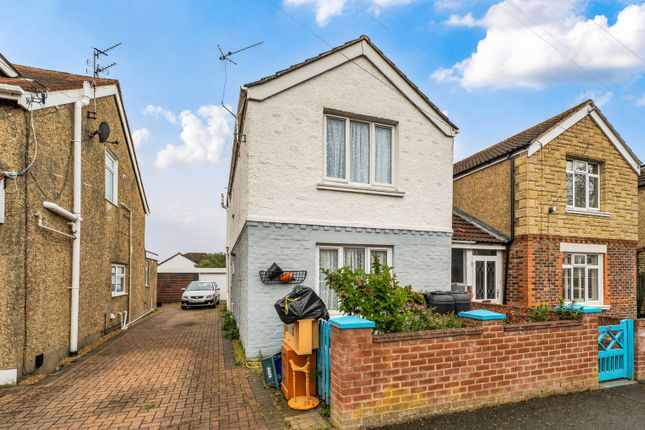 2 bed property, in Oval Gardens, £240,000