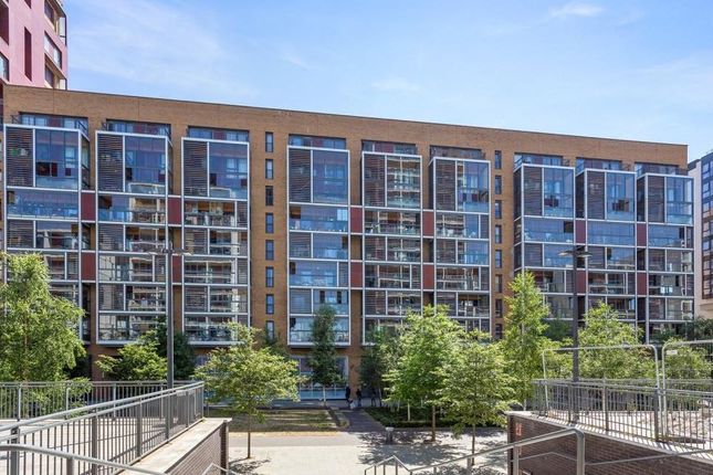 2 bed property, in Flat 46 Raddon Tower, £365,000