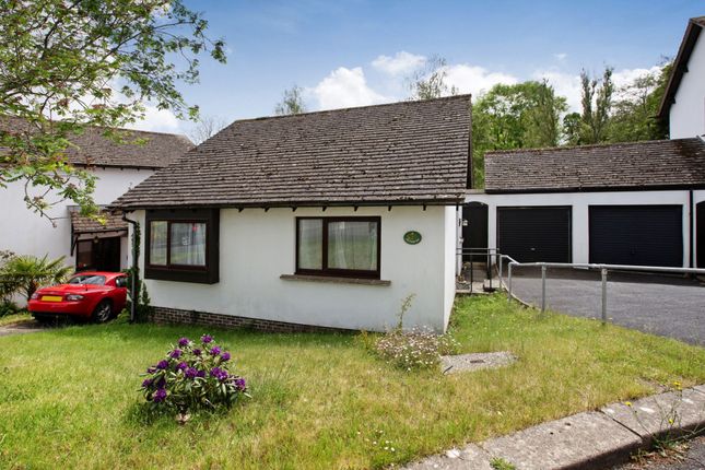 2 bed property, in Old Farm Way, £280,000