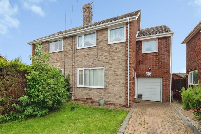 4 bed property, in Maple Drive, £250,000