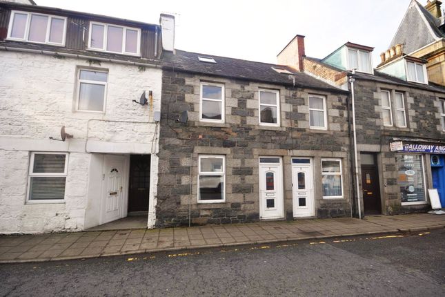 4 bed property, in Queen Street, £110,000