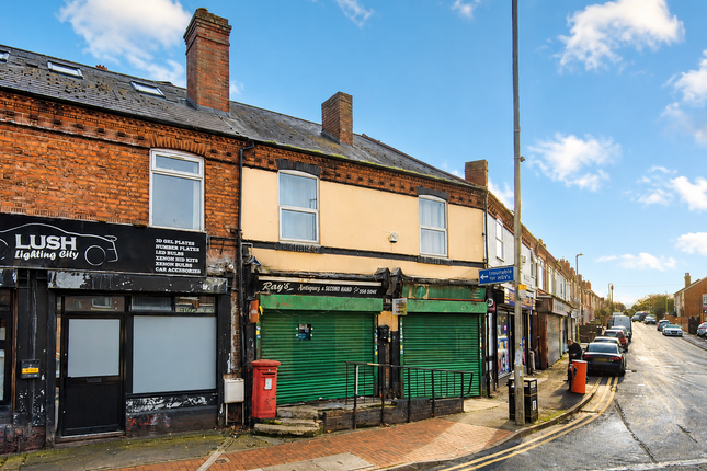 2 bed property, in 307 Long Lane, £200,000