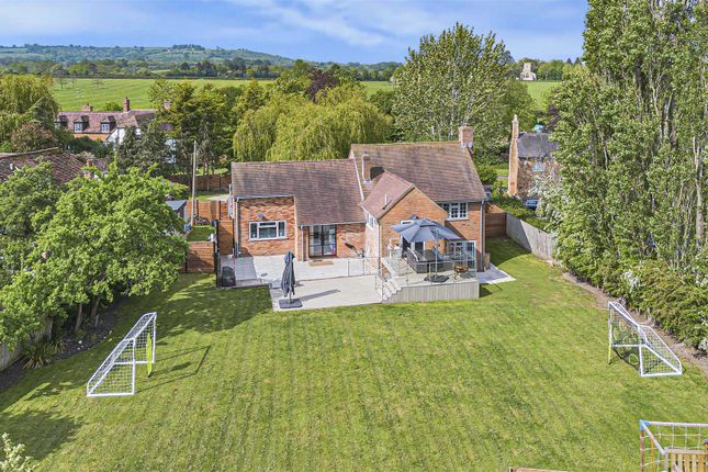 3 bed property, in Wotton End, £1,150,000