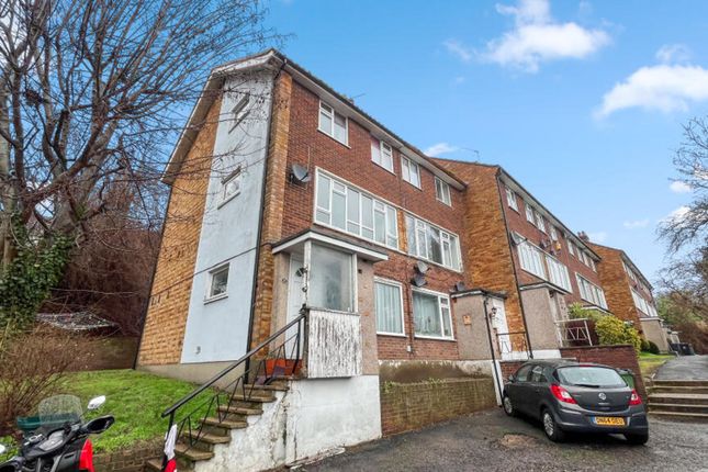 2 bed property, in Chapel Close, £270,000