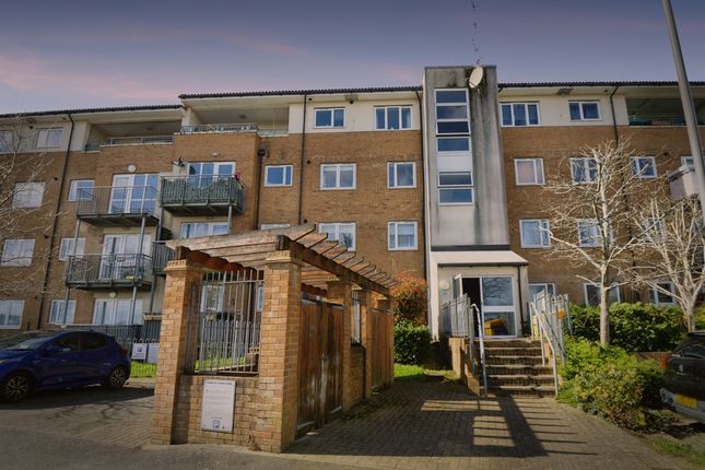 1 bed property, in Windrush Drive, £130,000
