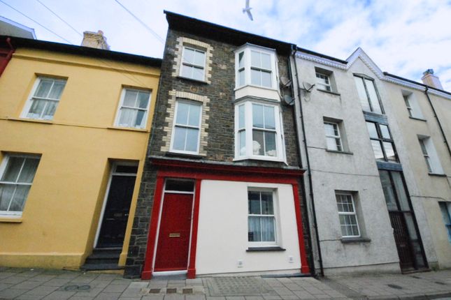 3 bed property, in Queen Street, £250,000