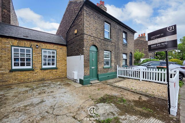 2 bed property, in The Cottage, £525,000