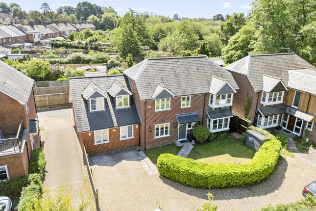 5 bed property, in Avonside Court, £750,000
