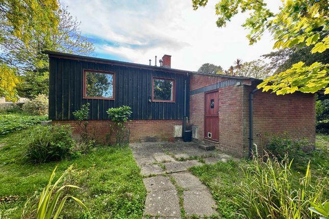 3 bed property, in Cluny Crescent, £550,000