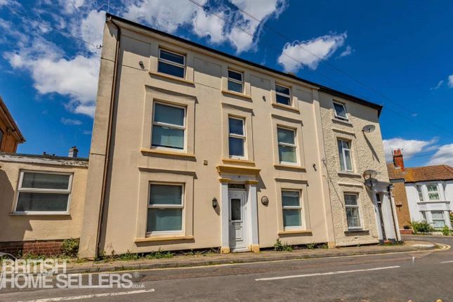 8 bed property, in Portobello Road, £325,000