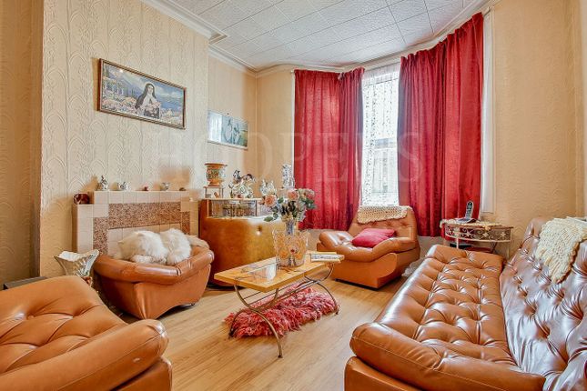4 bed property, in Alric Avenue, £575,000