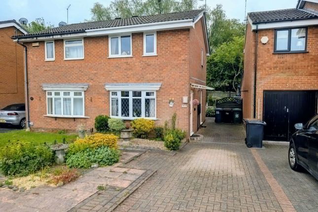 2 bed property, in Launceston Drive, £200,000