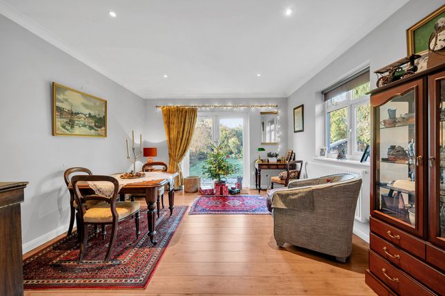3 bed property, in 80 Court Hill, £625,000